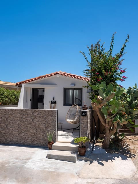 Property building, Patio, Day