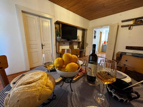 Communal lounge/ TV room, TV and multimedia, Living room, Dining area