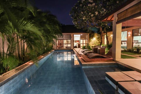 Night, Garden, Balcony/Terrace, On site, Pool view, Area and facilities, Swimming pool