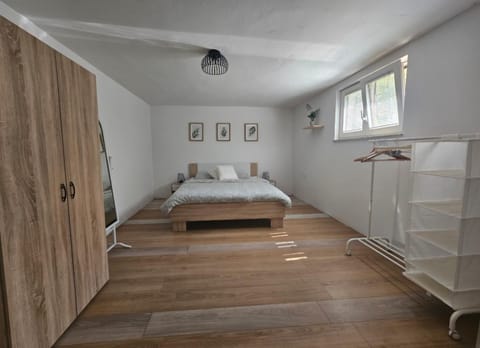 Photo of the whole room, Bedroom