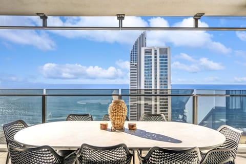 View (from property/room), Balcony/Terrace, City view, Sea view