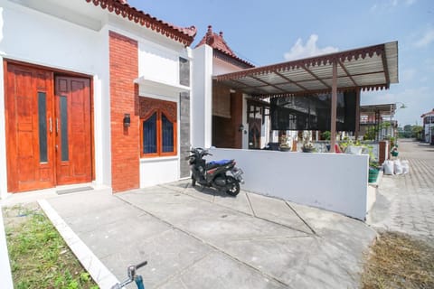 Property building, Parking
