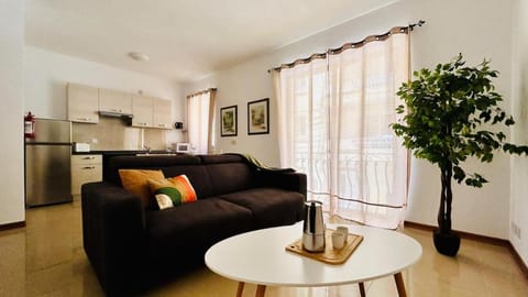 Bed, Kitchen or kitchenette, Living room, Seating area, Dining area, oven