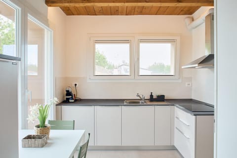 Kitchen or kitchenette, dishwasher, stove