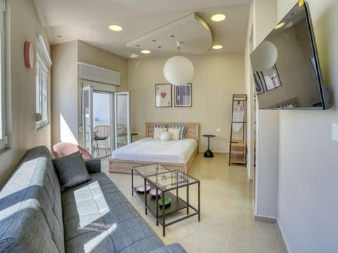 Communal lounge/ TV room, Bed, Photo of the whole room, Seating area, Bedroom
