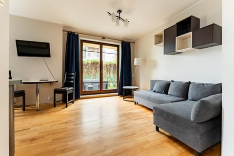 Communal lounge/ TV room, TV and multimedia, Living room, Seating area, Evening entertainment