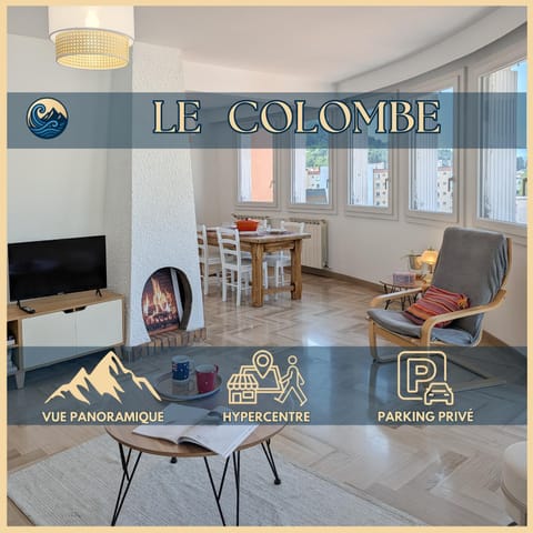 Property logo or sign, TV and multimedia, Living room, Seating area, Text overlay, concierge