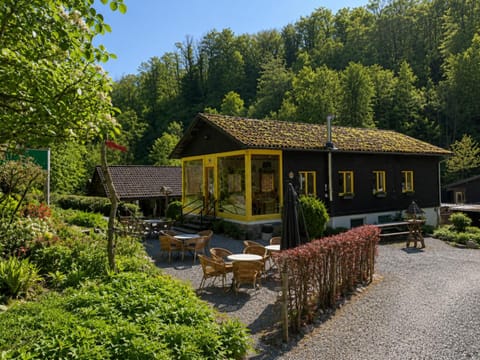 Property building, Restaurant/places to eat