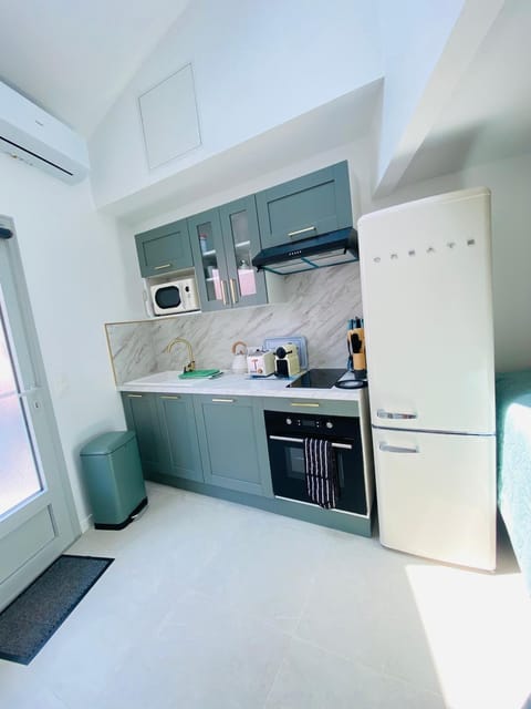 Kitchen or kitchenette, dishwasher, oven, stove