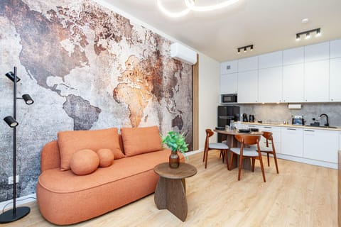 Coffee/tea facilities, Kitchen or kitchenette, Living room, Seating area, Dining area, stove, toaster