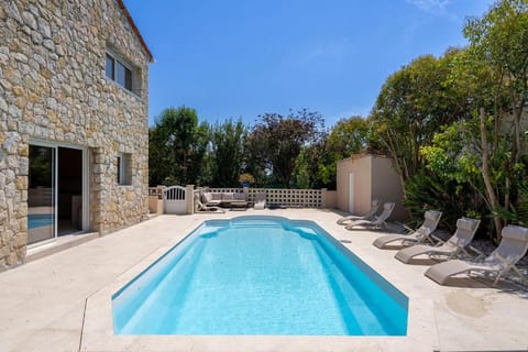 Patio, Day, Swimming pool, sunbed