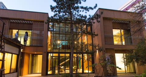 Facade/entrance