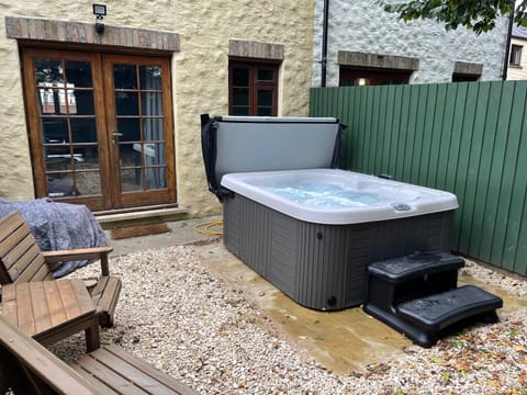 Day, Hot Tub