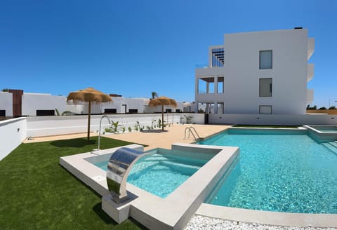 Hot Tub, Swimming pool