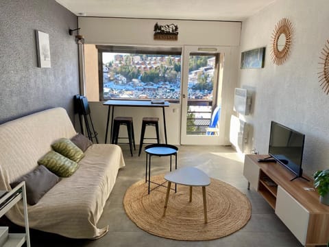 TV and multimedia, Living room, Dining area