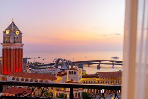 Nearby landmark, Natural landscape, View (from property/room), View (from property/room), Sea view, Sunset