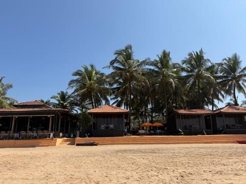 Property building, Restaurant/places to eat, Sea view