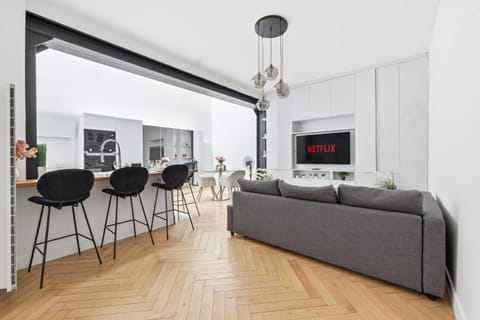 TV and multimedia, Living room, Seating area, Dining area