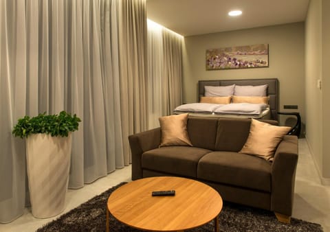 Bed, Seating area