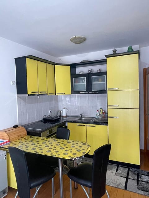 Dining area, oven, stove