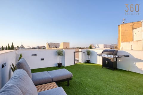 Property building, Patio, Communal lounge/ TV room, Day, View (from property/room), Balcony/Terrace, Living room, Seating area, Evening entertainment