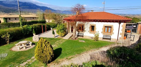 Property building, Facade/entrance, Spring, Day, Natural landscape, Bird's eye view, BBQ facilities, Garden, Garden, Solarium, Garden view, Mountain view, Area and facilities, Location, Family, locker, sunbed, acessibility