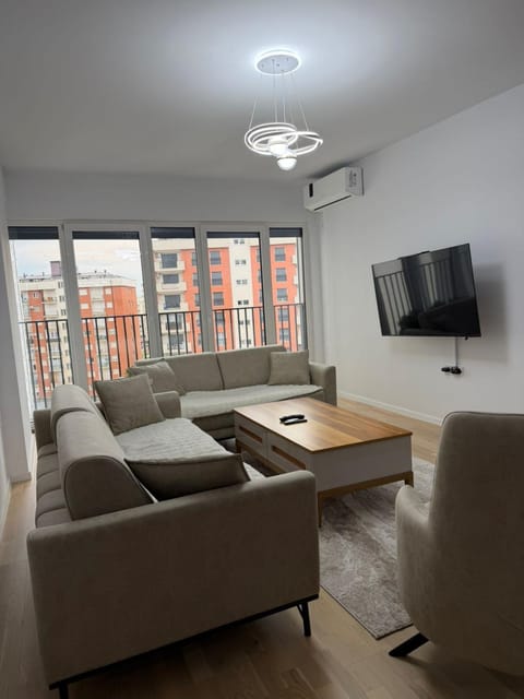 Communal lounge/ TV room, TV and multimedia, Living room, Seating area, Evening entertainment