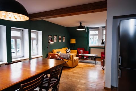 Kitchen or kitchenette, Living room, Seating area, Dining area