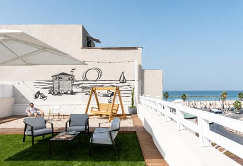 Patio, Balcony/Terrace, Seating area, Beach