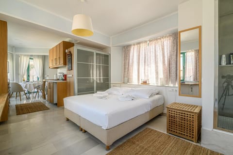 Photo of the whole room, Bedroom, wardrobe