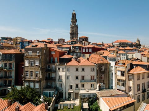 Property building, Nearby landmark, Bird's eye view, City view, Location