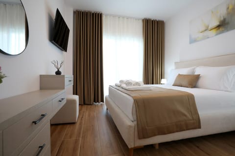 Photo of the whole room, Evening entertainment, Bedroom, wardrobe