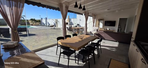 Day, TV and multimedia, View (from property/room), Living room, Seating area, Dining area
