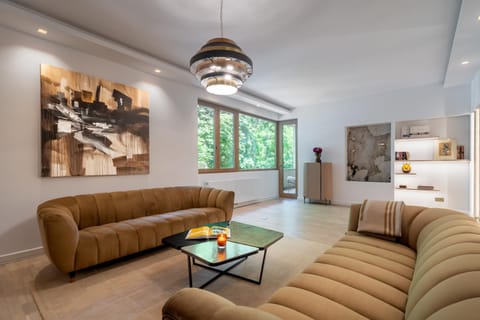 TV and multimedia, Balcony/Terrace, Living room, Seating area, Evening entertainment, Entertainment, Family, flat iron, air conditioner