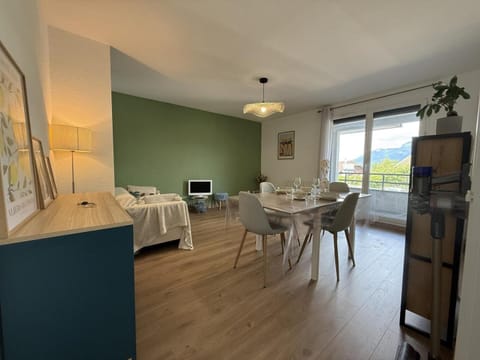TV and multimedia, Living room, Dining area