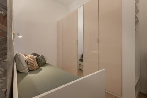 Bed, Photo of the whole room, Bedroom, wardrobe