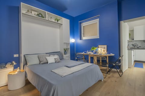 Bed, Living room, Photo of the whole room, Seating area, Bedroom
