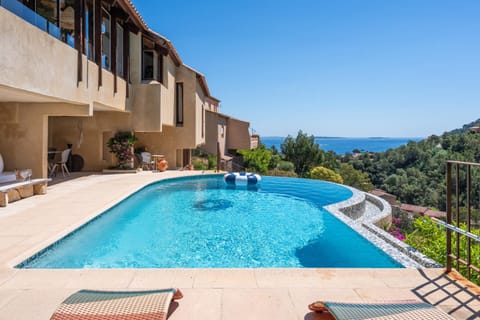 Property building, View (from property/room), Sea view, Swimming pool, sunbed