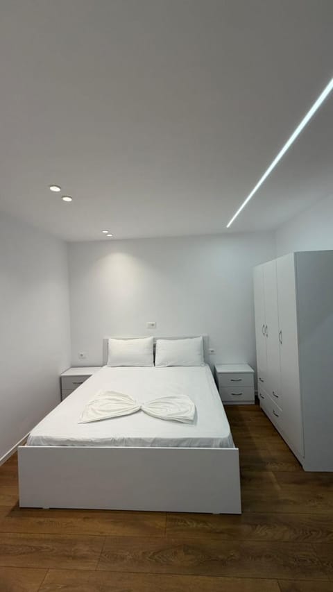 Bed, Photo of the whole room, Bedroom, wardrobe