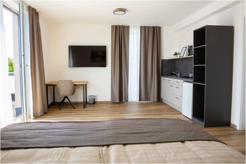 Bed, Kitchen or kitchenette, Photo of the whole room, Bedroom, wardrobe
