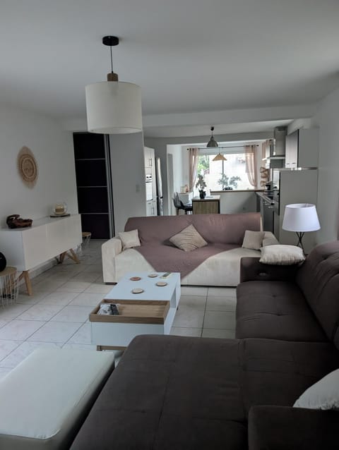 Living room, Photo of the whole room