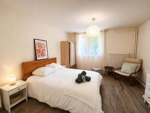 Bed, Photo of the whole room, Bedroom, wardrobe