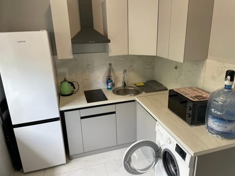 dishwasher, stove, washing machine