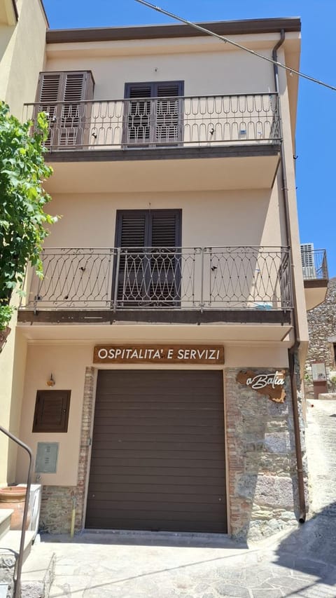 Property building, Balcony/Terrace