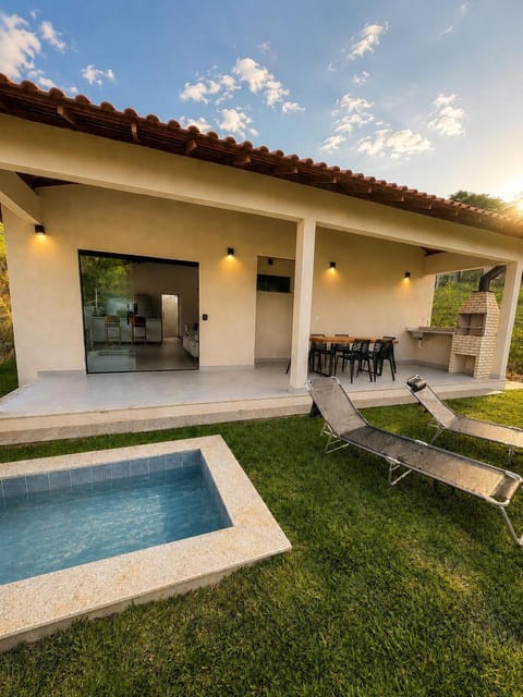 Patio, Facade/entrance, Day, Natural landscape, Garden, Garden, Hot Tub, Garden view, sunbed