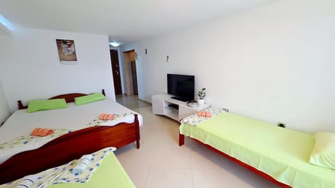 Communal lounge/ TV room, Bed, TV and multimedia, Photo of the whole room