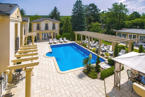 Garden, Swimming pool, Swimming pool