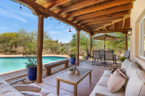 Patio, Natural landscape, Garden, View (from property/room), Seating area, Pool view, Swimming pool, sunbed