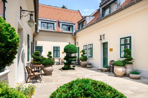 Property building, Patio, Spring, Day, Garden, Garden view
