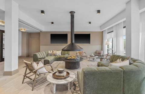 Communal lounge/ TV room